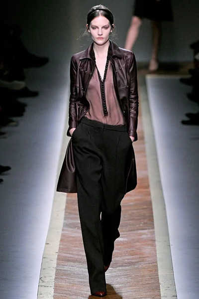 Look 10